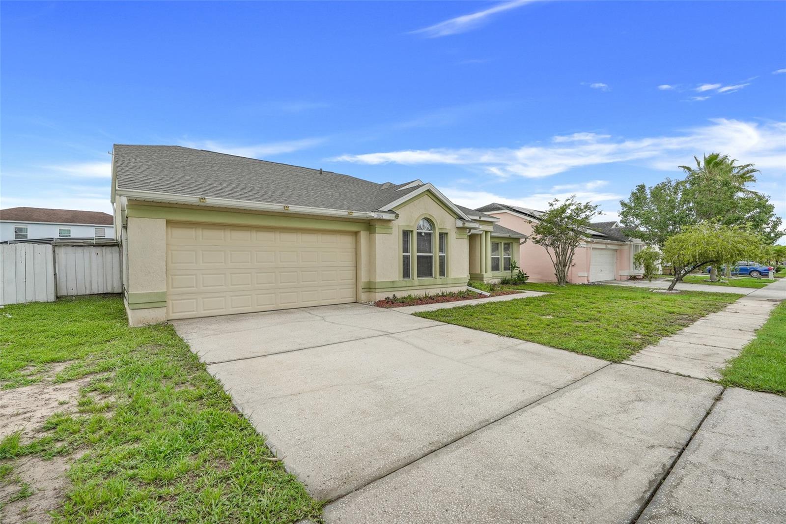 Image 40 of 43 For 2896 Picadilly Circle