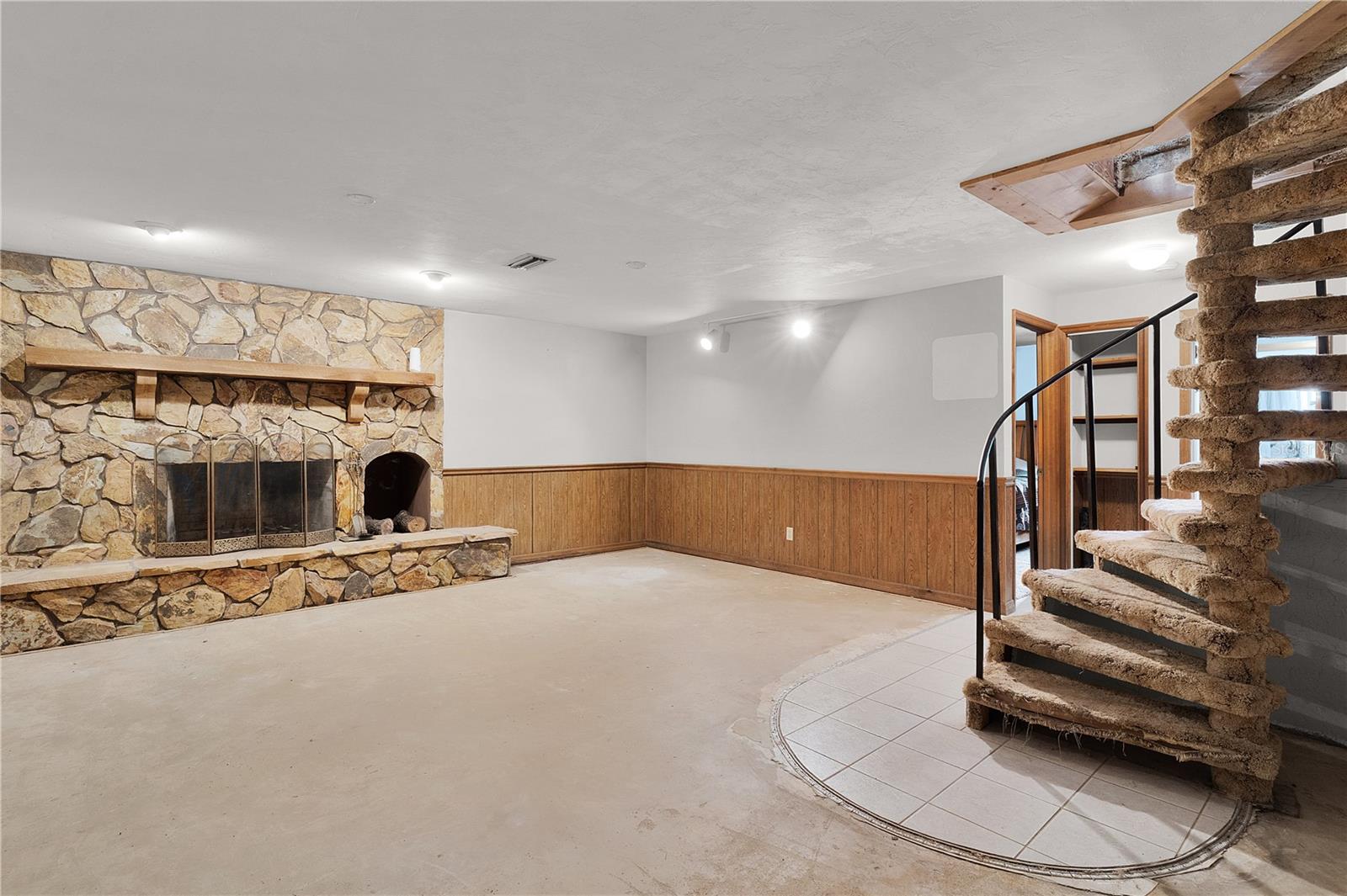 Image 31 of 55 For 5581 197th Terrace