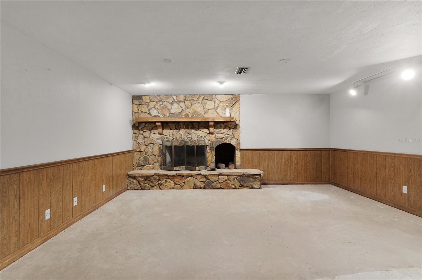 Image 32 of 55 For 5581 197th Terrace