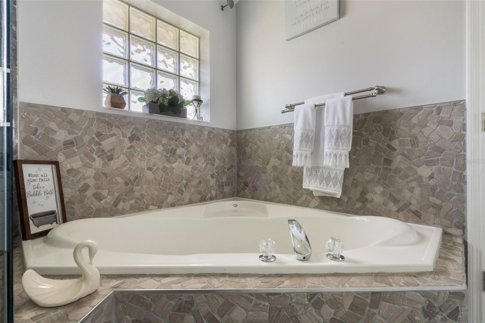 Image 18 of 43 For 11437 Alameda Sandra Drive