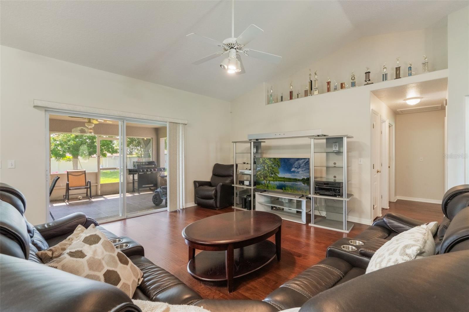 Image 6 of 43 For 11437 Alameda Sandra Drive