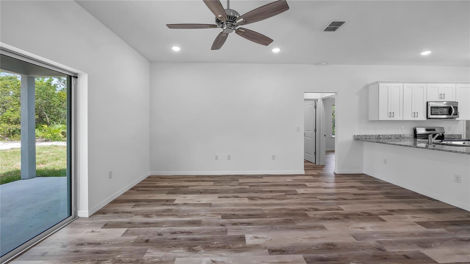 Image 7 of 25 For 24912 Jefferson Street