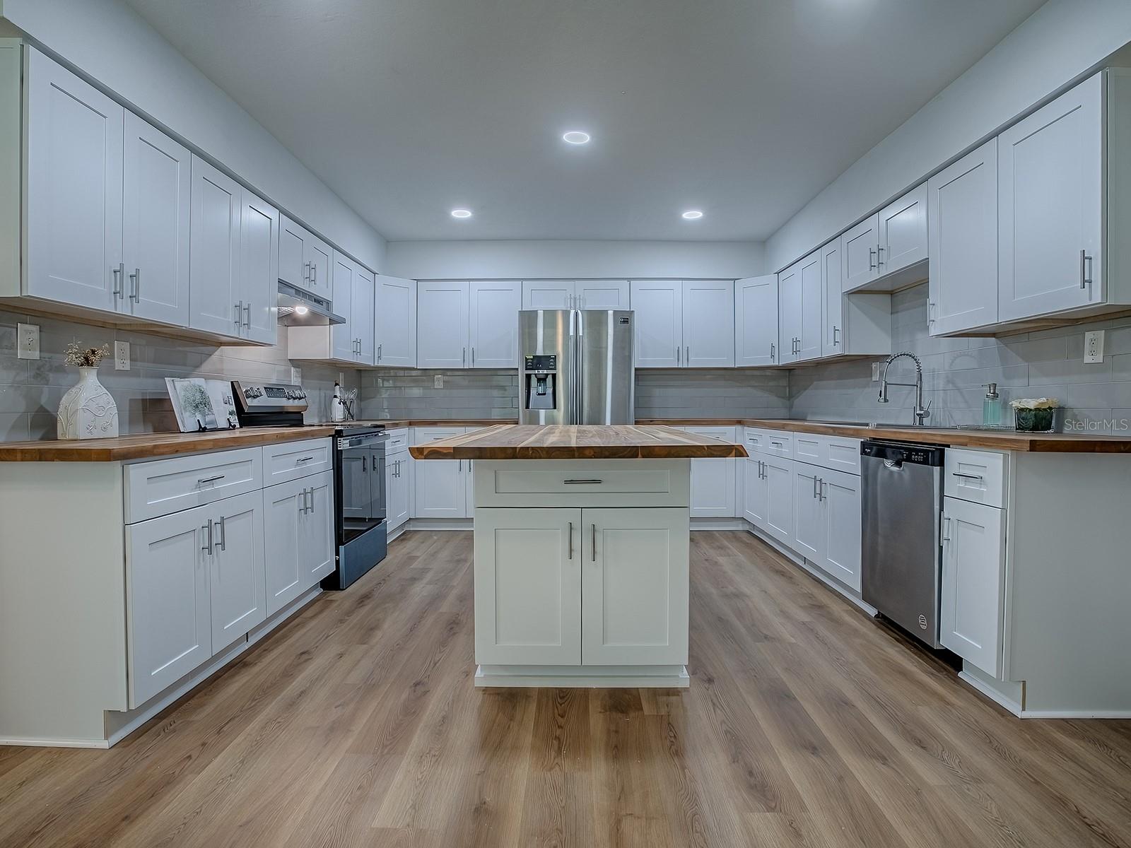 Image 13 of 64 For 9144 156th Place