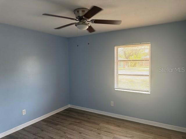 Listing photo id 9 for 7169 Holiday Drive