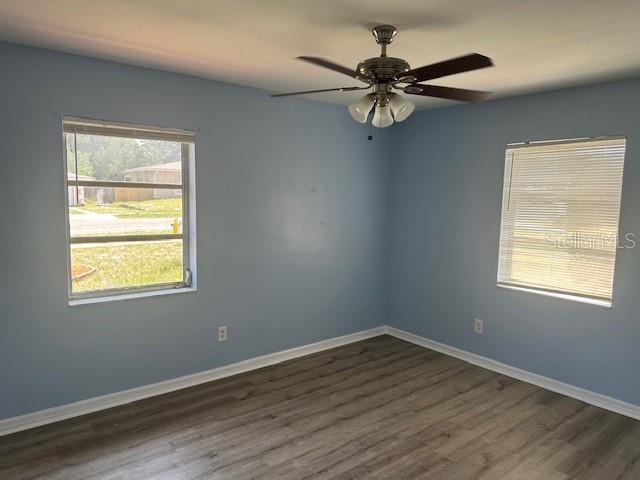 Listing photo id 10 for 7169 Holiday Drive