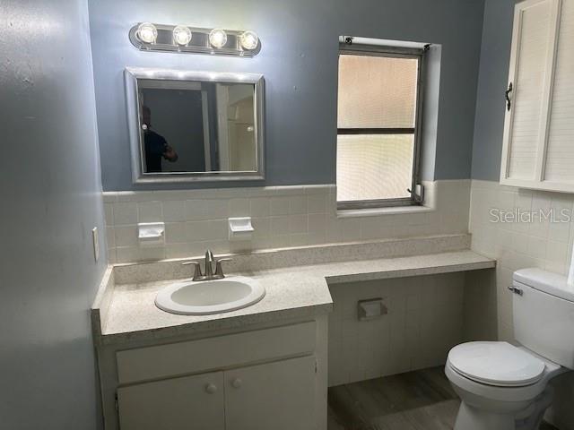 Listing photo id 11 for 7169 Holiday Drive