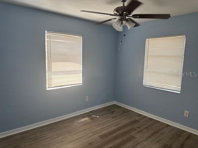 Listing photo id 12 for 7169 Holiday Drive