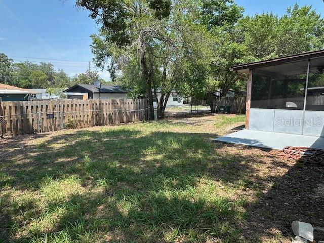 Listing photo id 4 for 7169 Holiday Drive