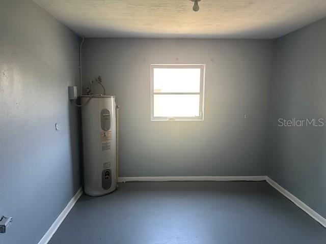 Listing photo id 5 for 7169 Holiday Drive