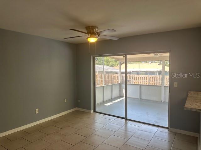 Listing photo id 7 for 7169 Holiday Drive