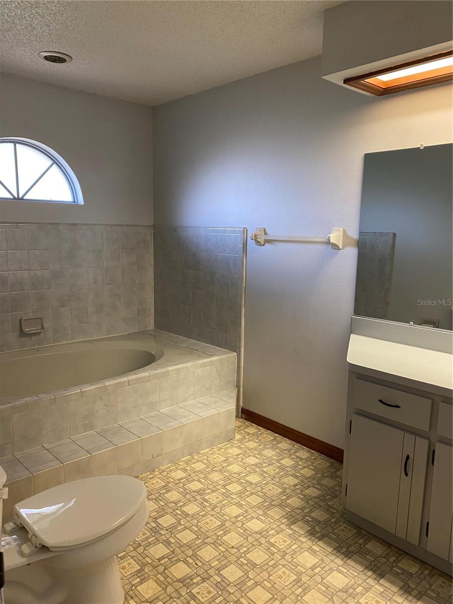 Image 16 of 24 For 901 Baylor Drive