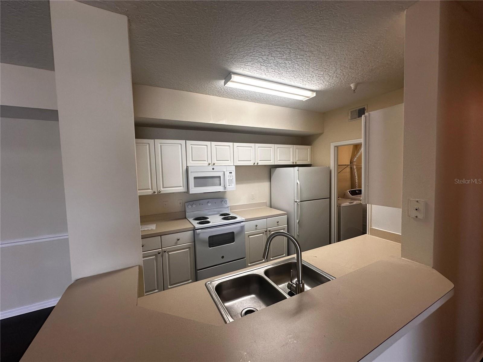 Image 19 of 42 For 5560 Metrowest Boulevard 3-204