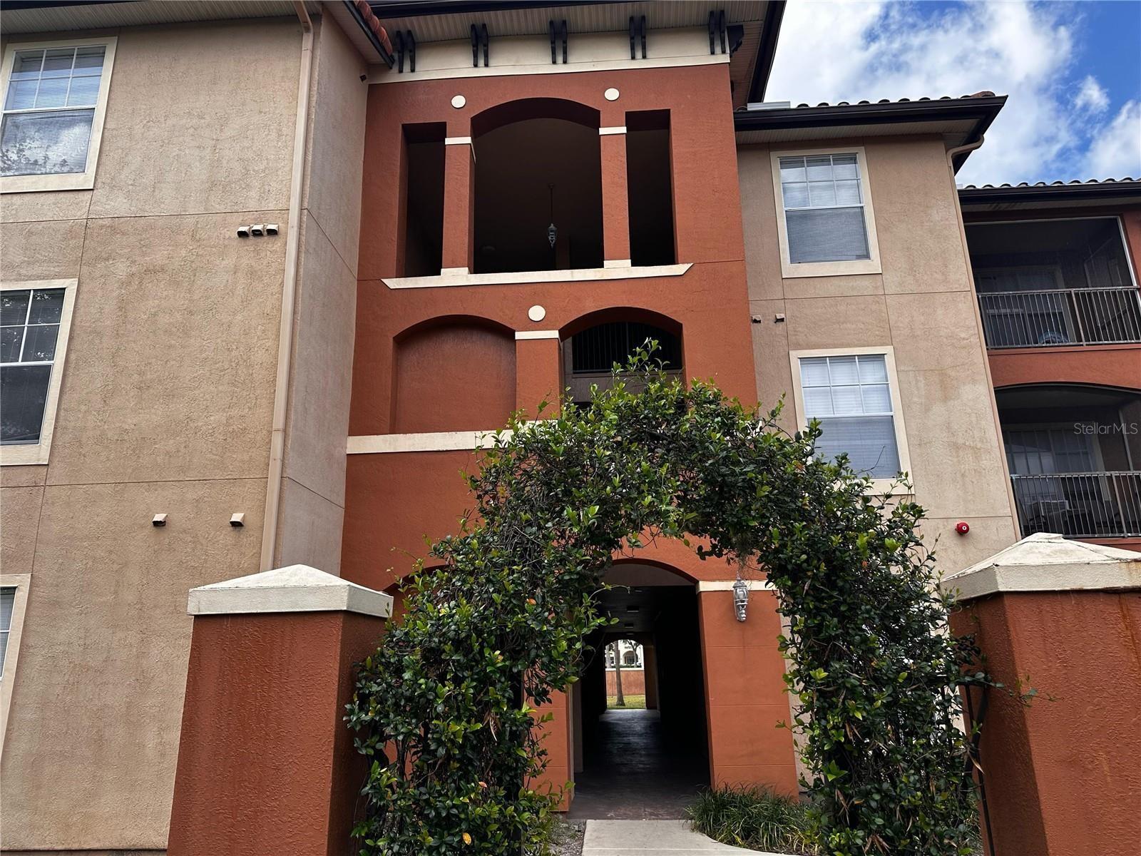 Image 2 of 42 For 5560 Metrowest Boulevard 3-204