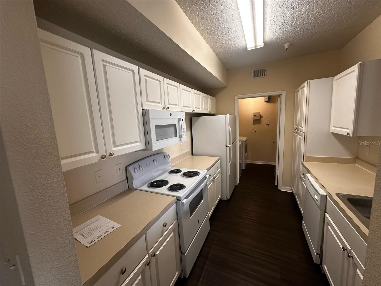 Image 20 of 42 For 5560 Metrowest Boulevard 3-204