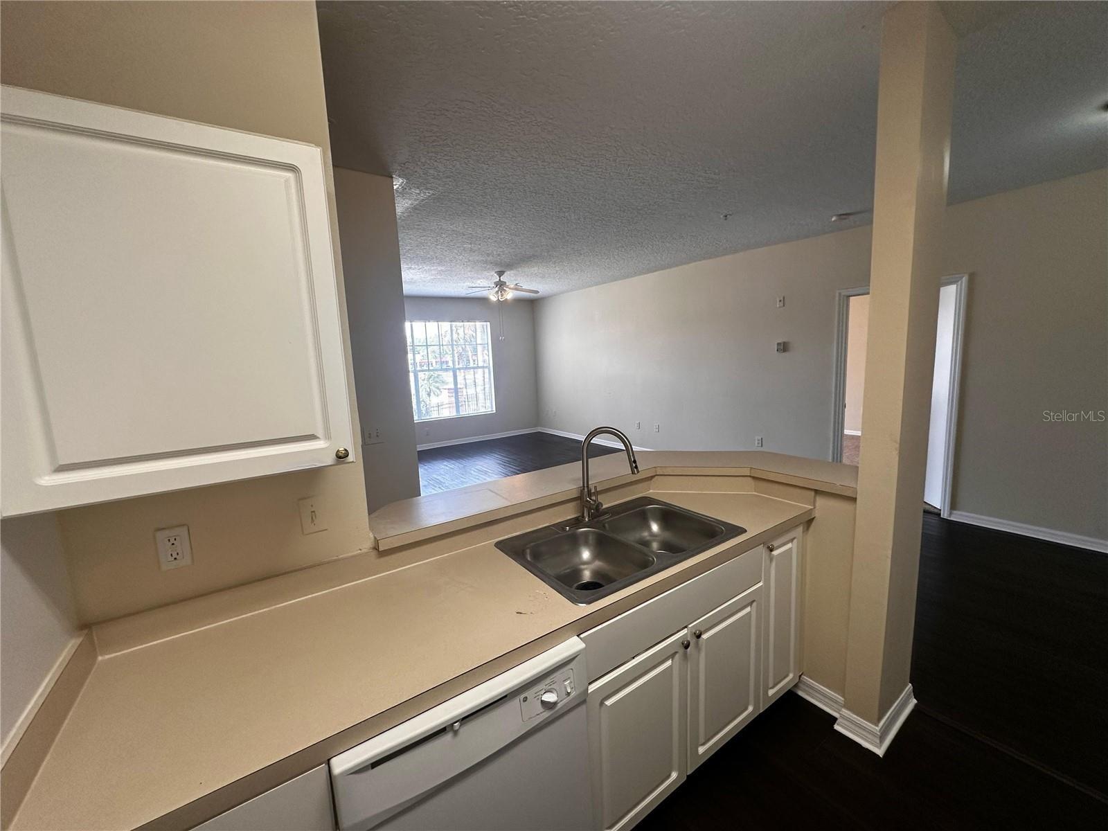 Image 22 of 42 For 5560 Metrowest Boulevard 3-204