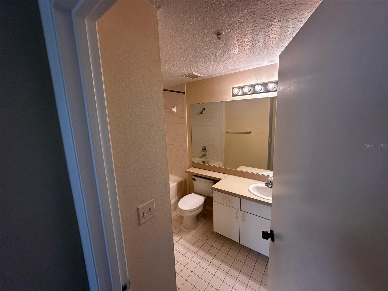 Image 29 of 42 For 5560 Metrowest Boulevard 3-204