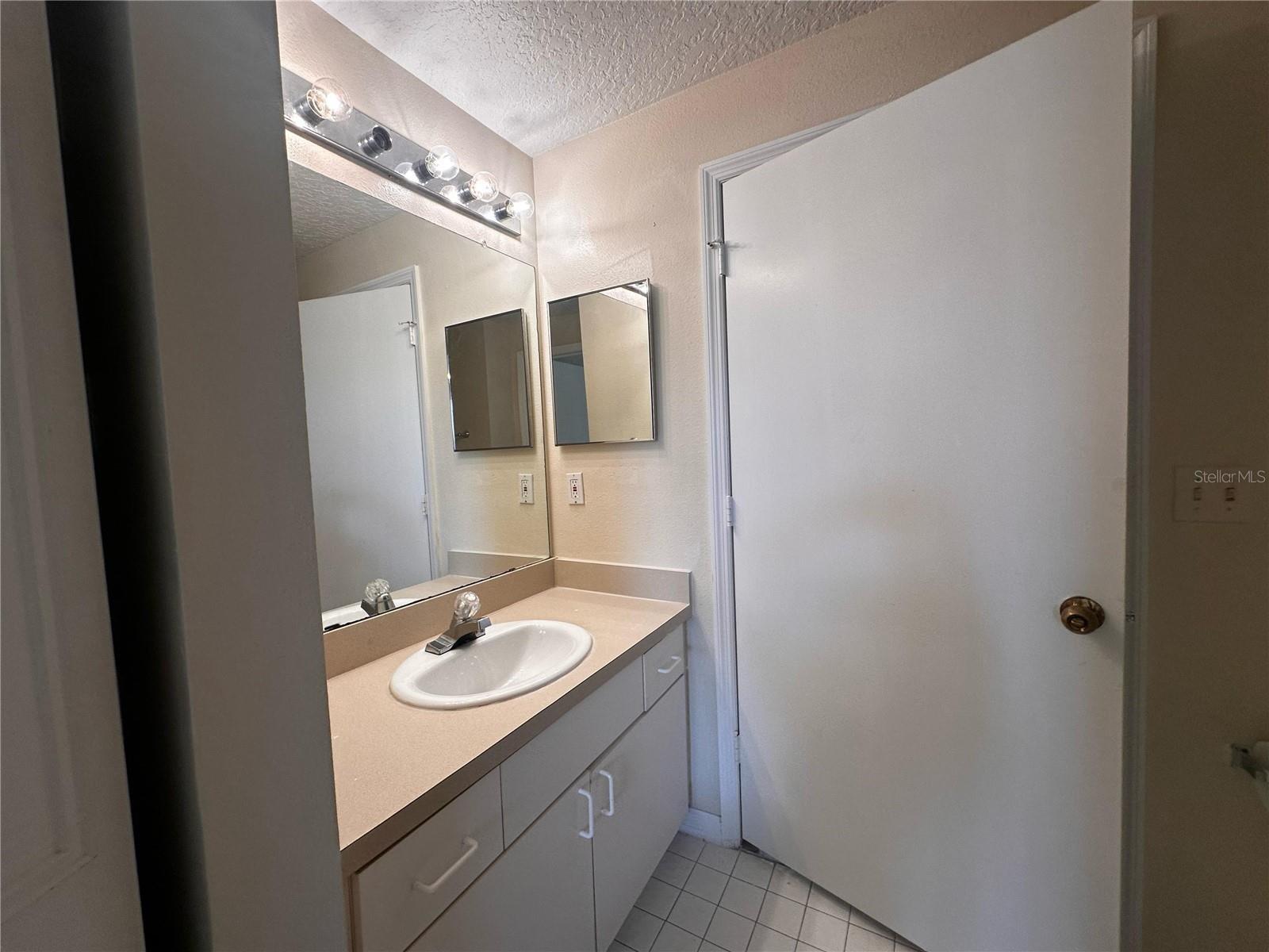 Image 9 of 42 For 5560 Metrowest Boulevard 3-204