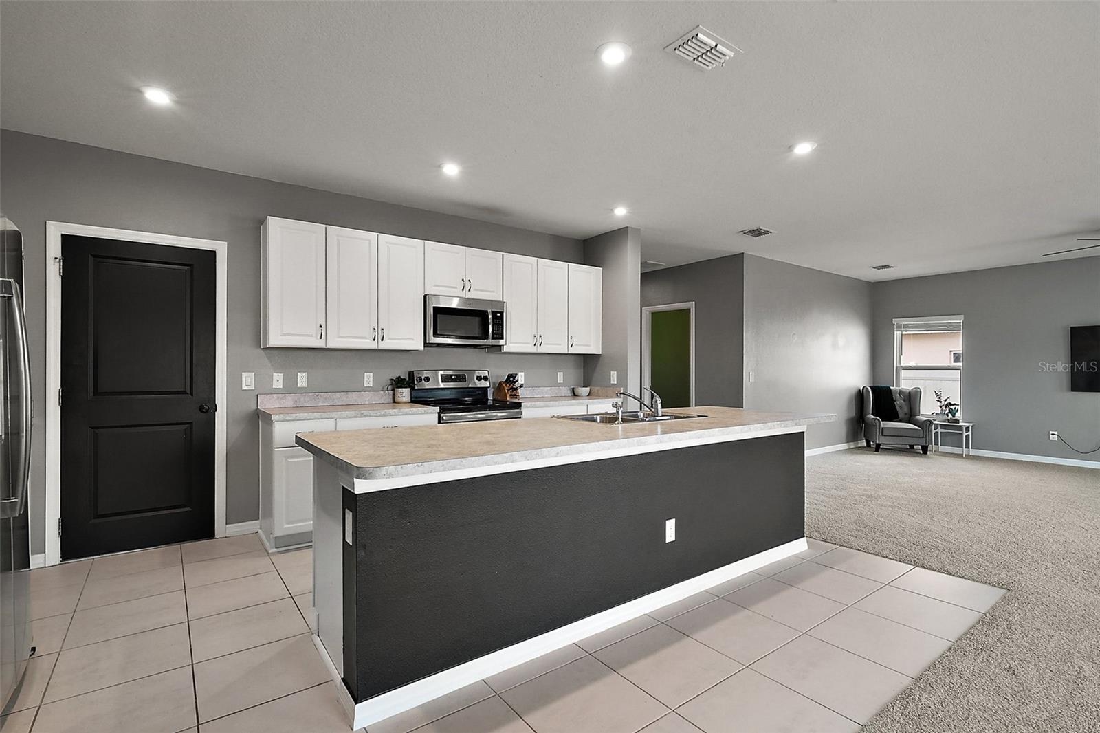 Image 16 of 45 For 605 Black Eagle Drive