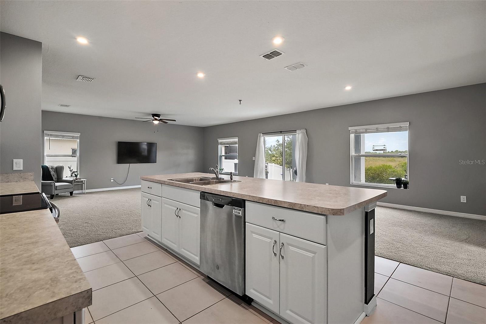 Image 17 of 45 For 605 Black Eagle Drive