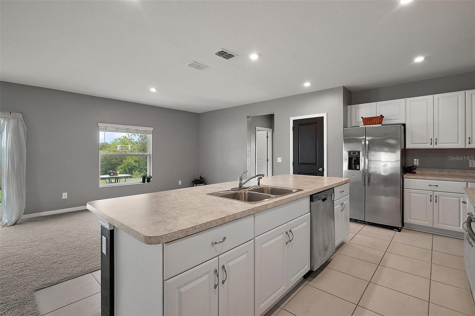 Image 18 of 45 For 605 Black Eagle Drive