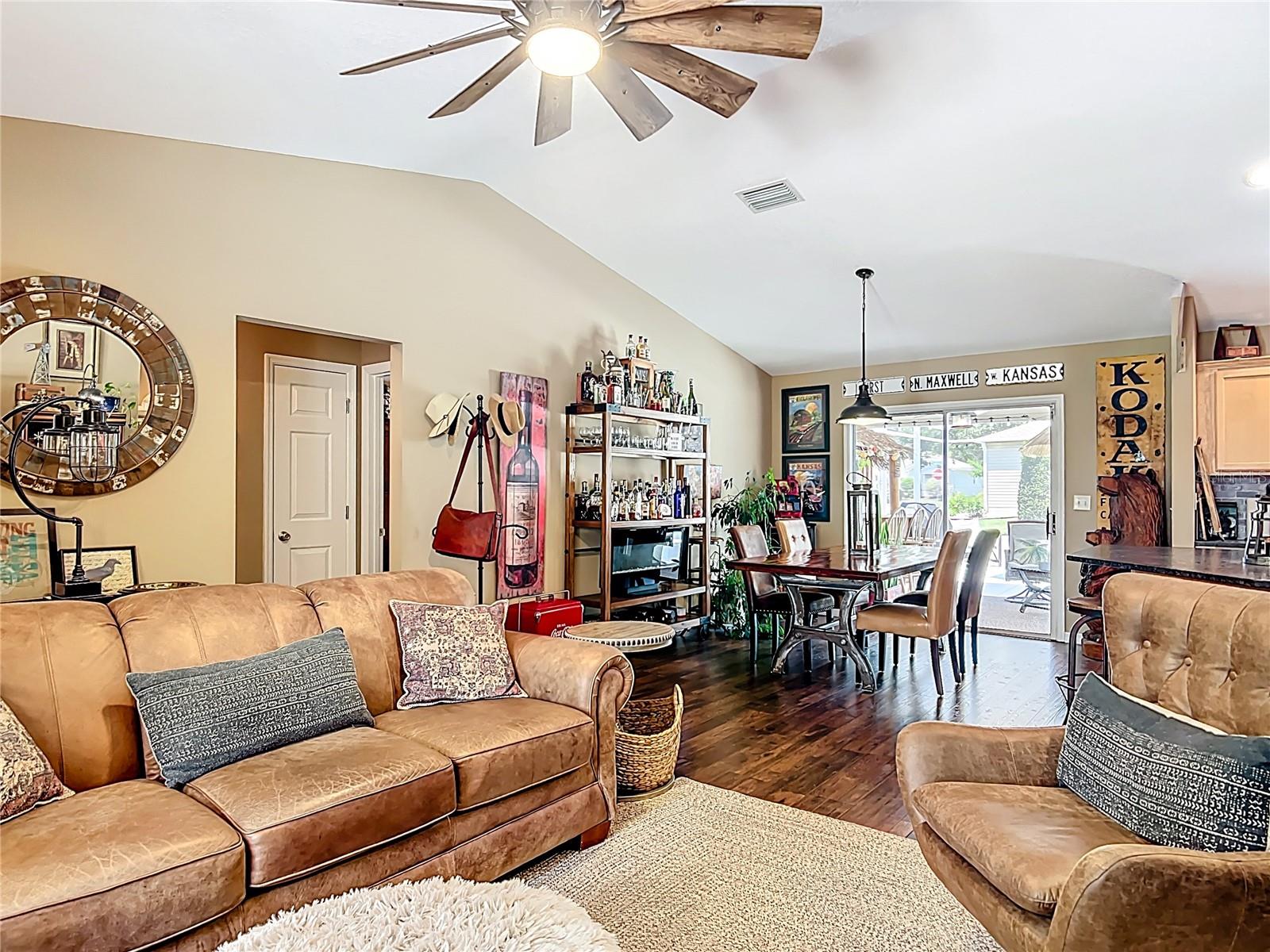 Listing photo id 8 for 750 Eden Place