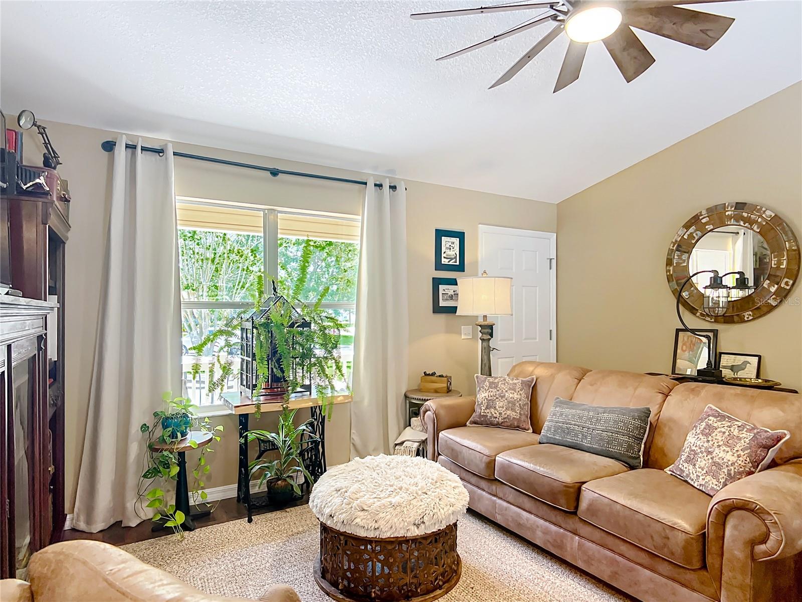 Listing photo id 9 for 750 Eden Place