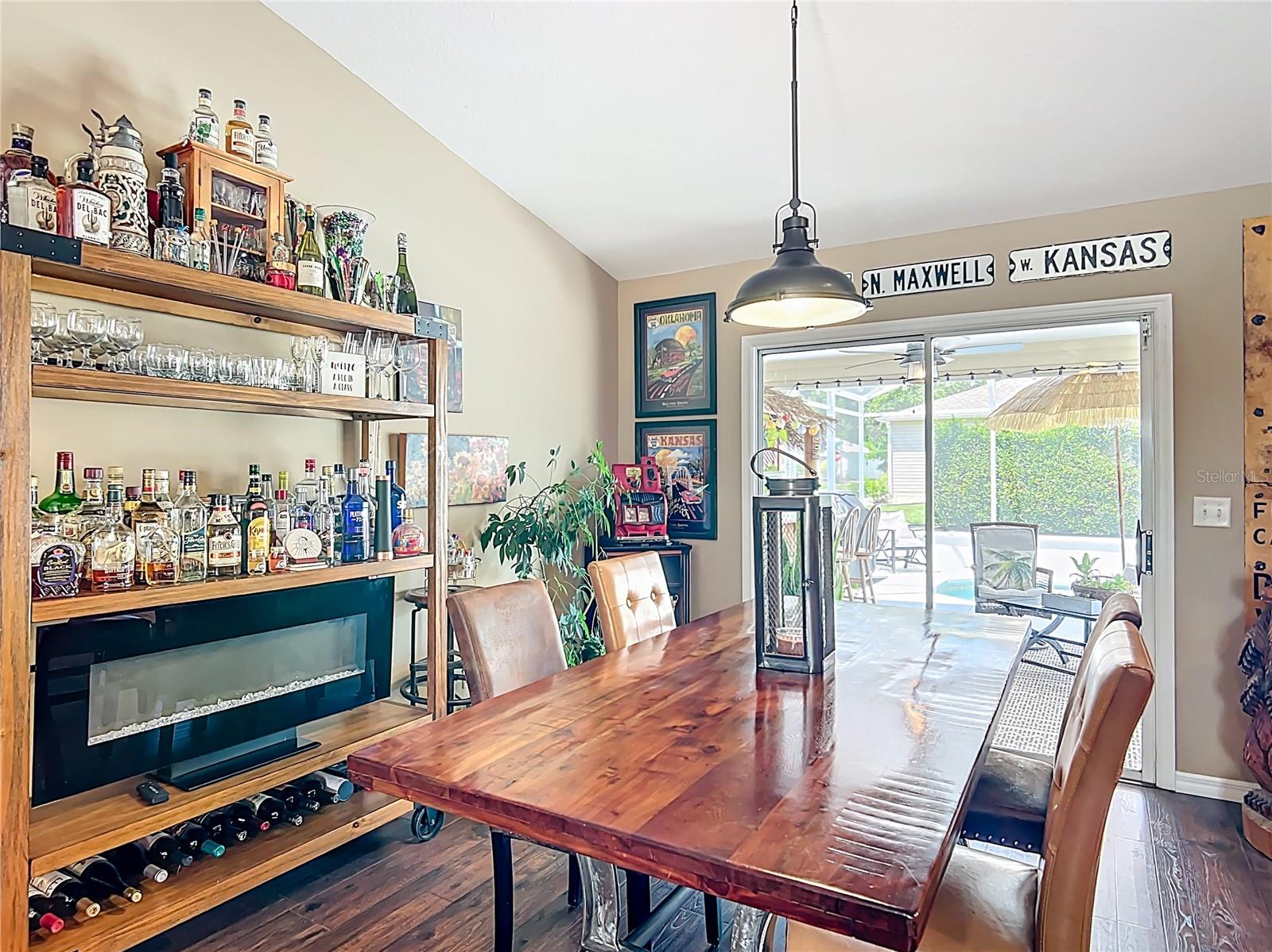 Listing photo id 10 for 750 Eden Place