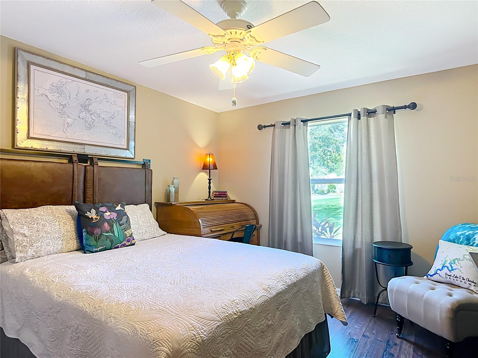 Listing photo id 17 for 750 Eden Place