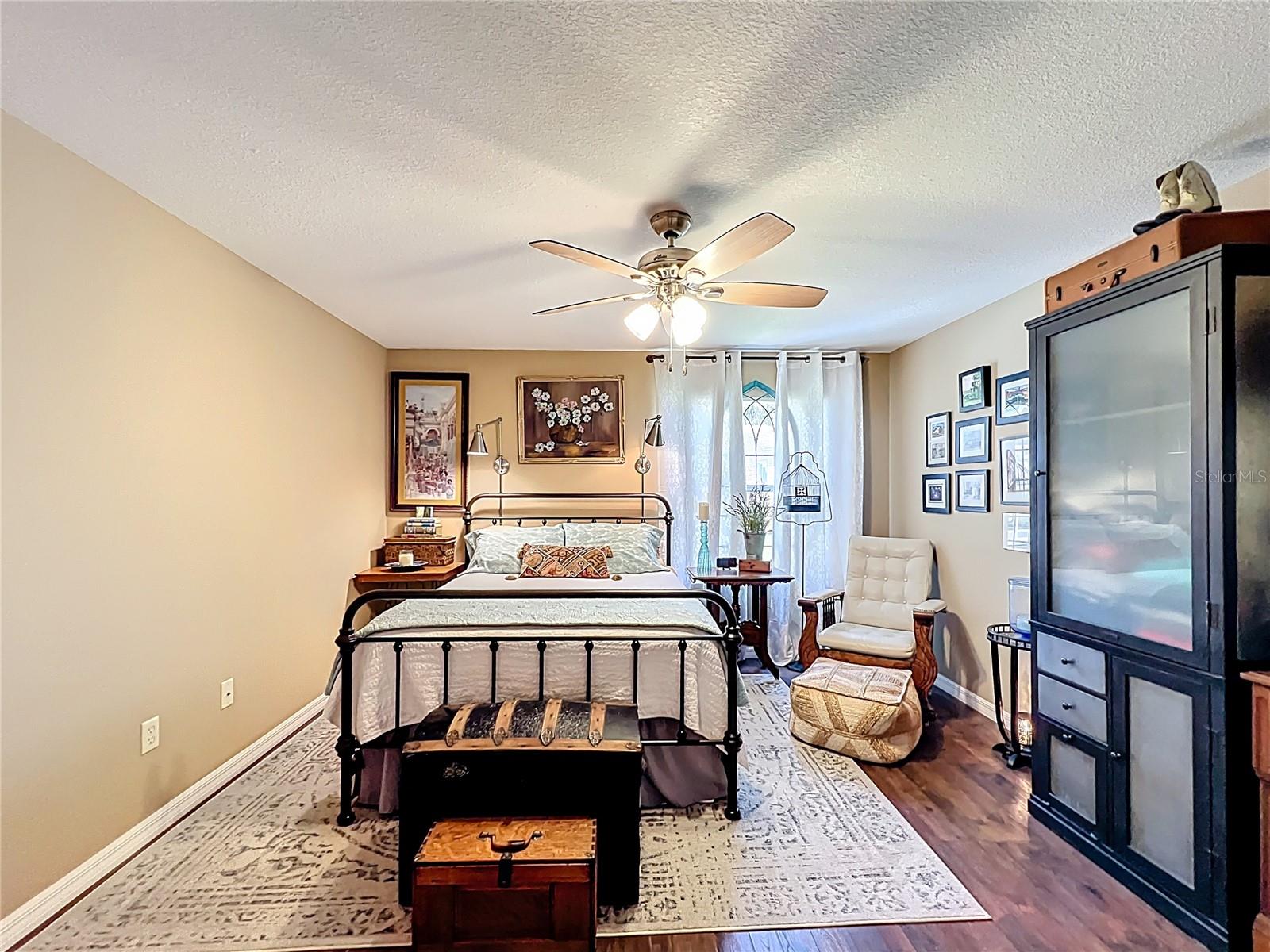 Listing photo id 21 for 750 Eden Place
