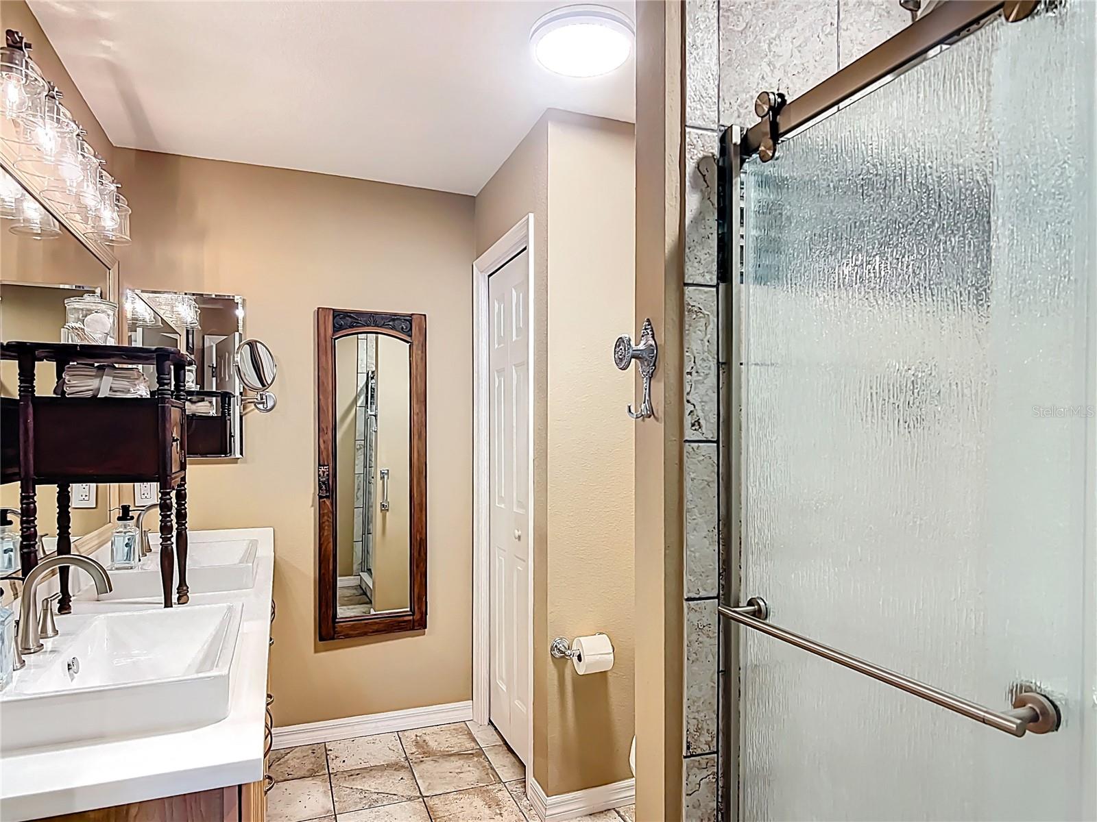 Listing photo id 23 for 750 Eden Place
