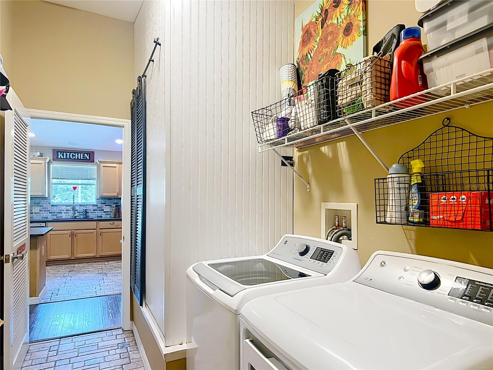 Listing photo id 25 for 750 Eden Place