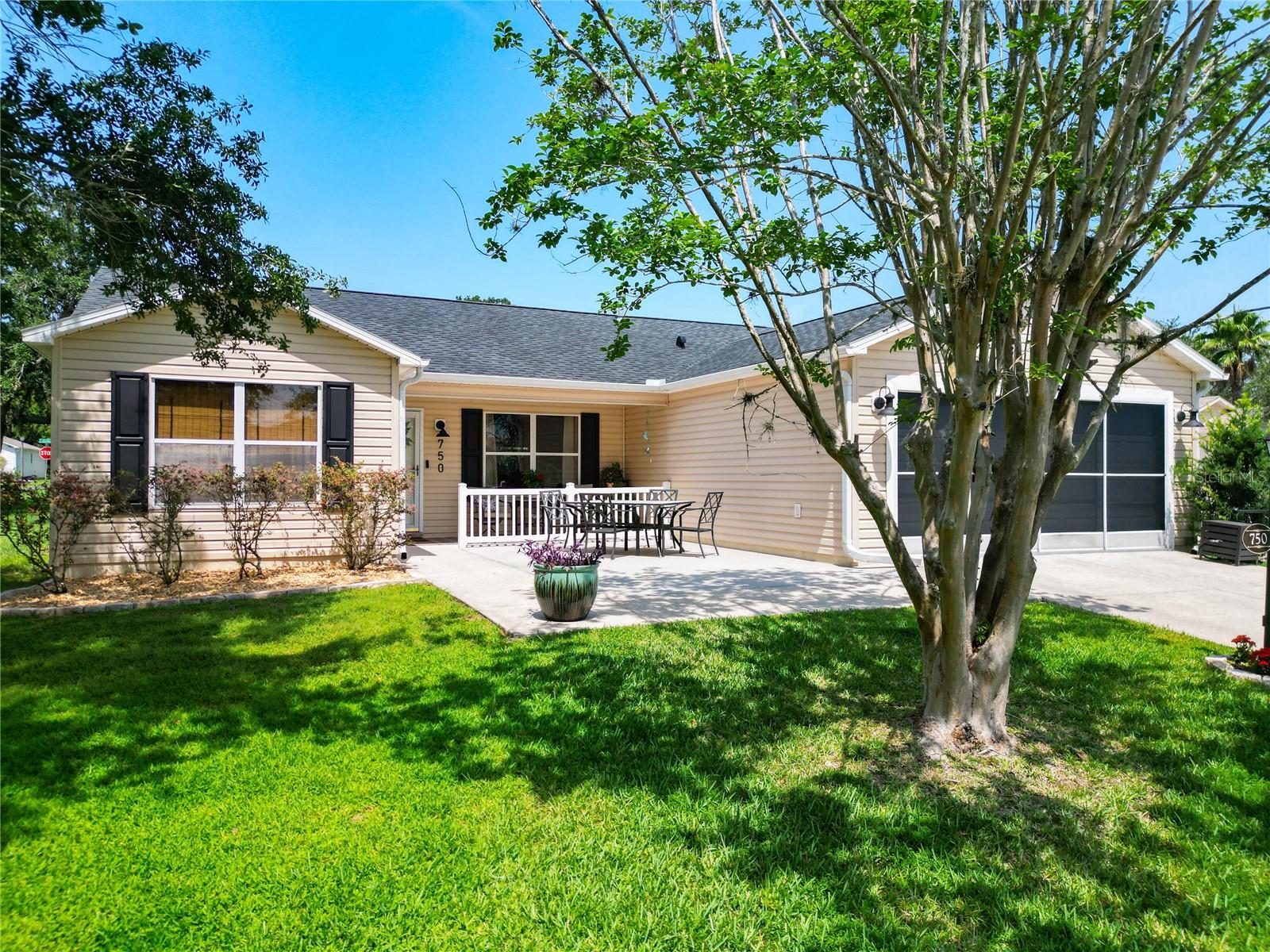Listing photo id 1 for 750 Eden Place