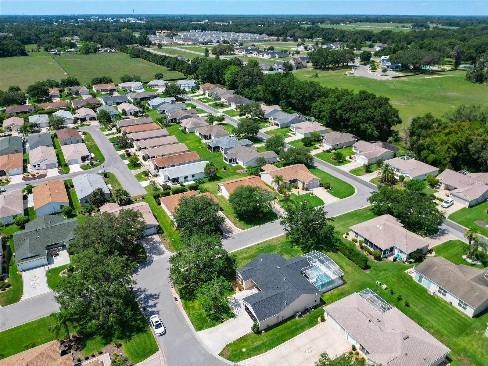 Listing photo id 3 for 750 Eden Place
