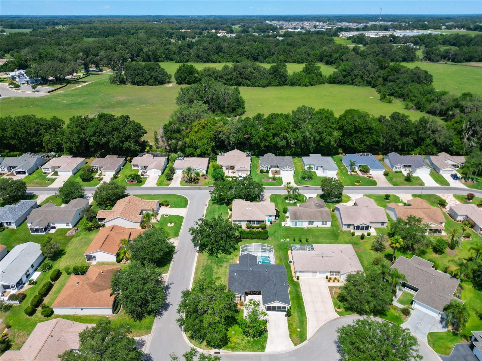 Listing photo id 4 for 750 Eden Place