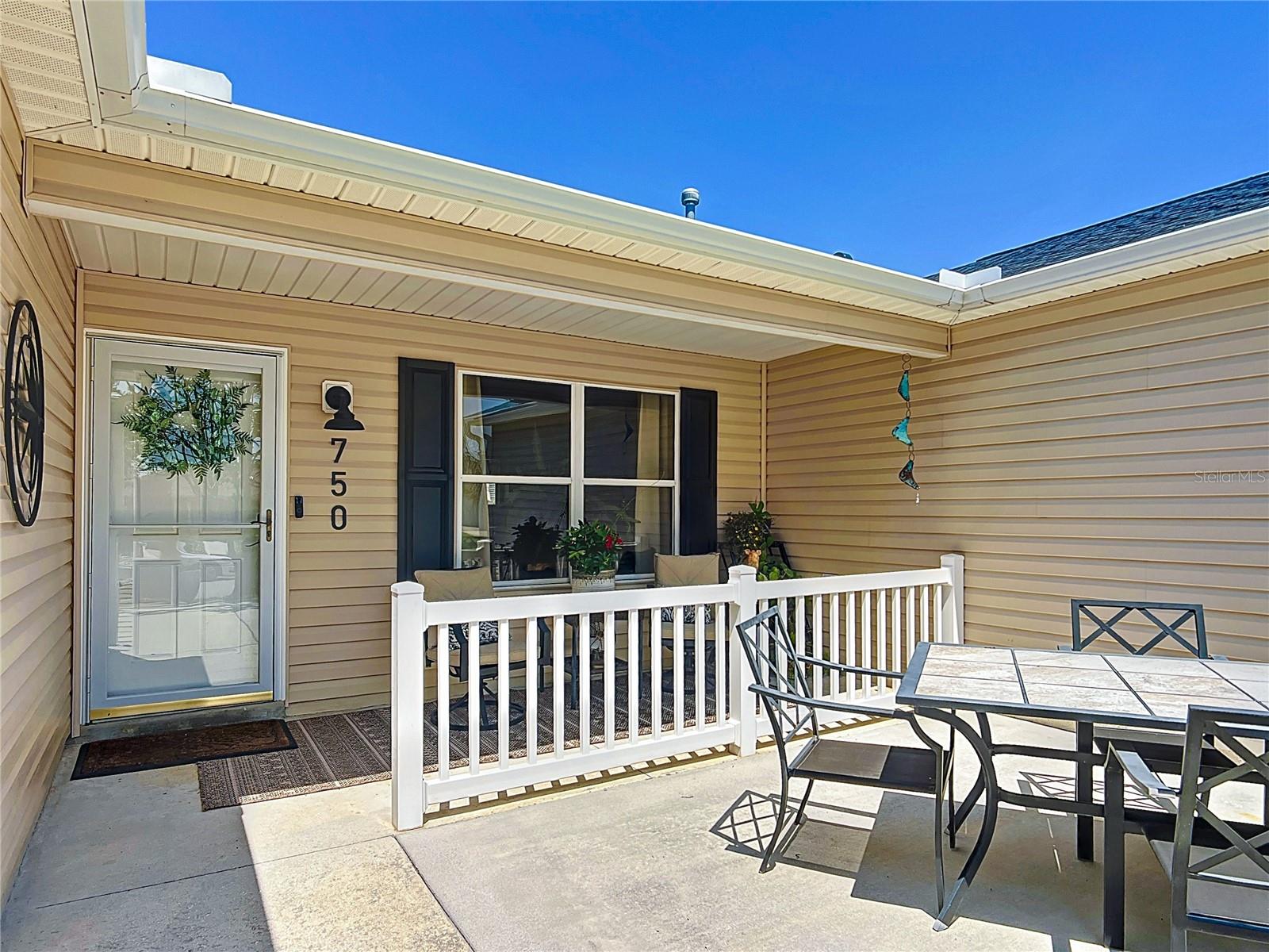 Listing photo id 6 for 750 Eden Place