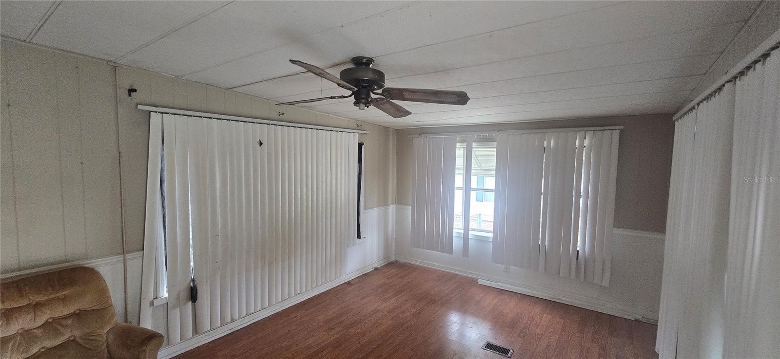 Image 3 of 27 For 4634 Sunnyside Drive