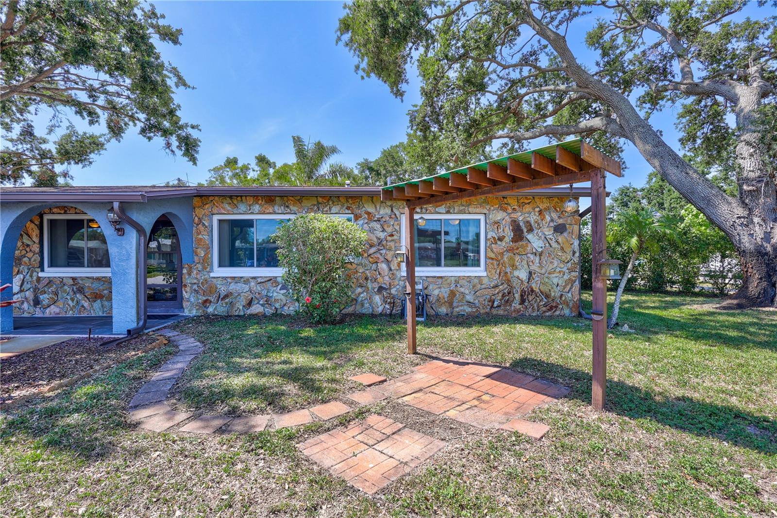 Image 10 of 39 For 6443 34th Avenue N