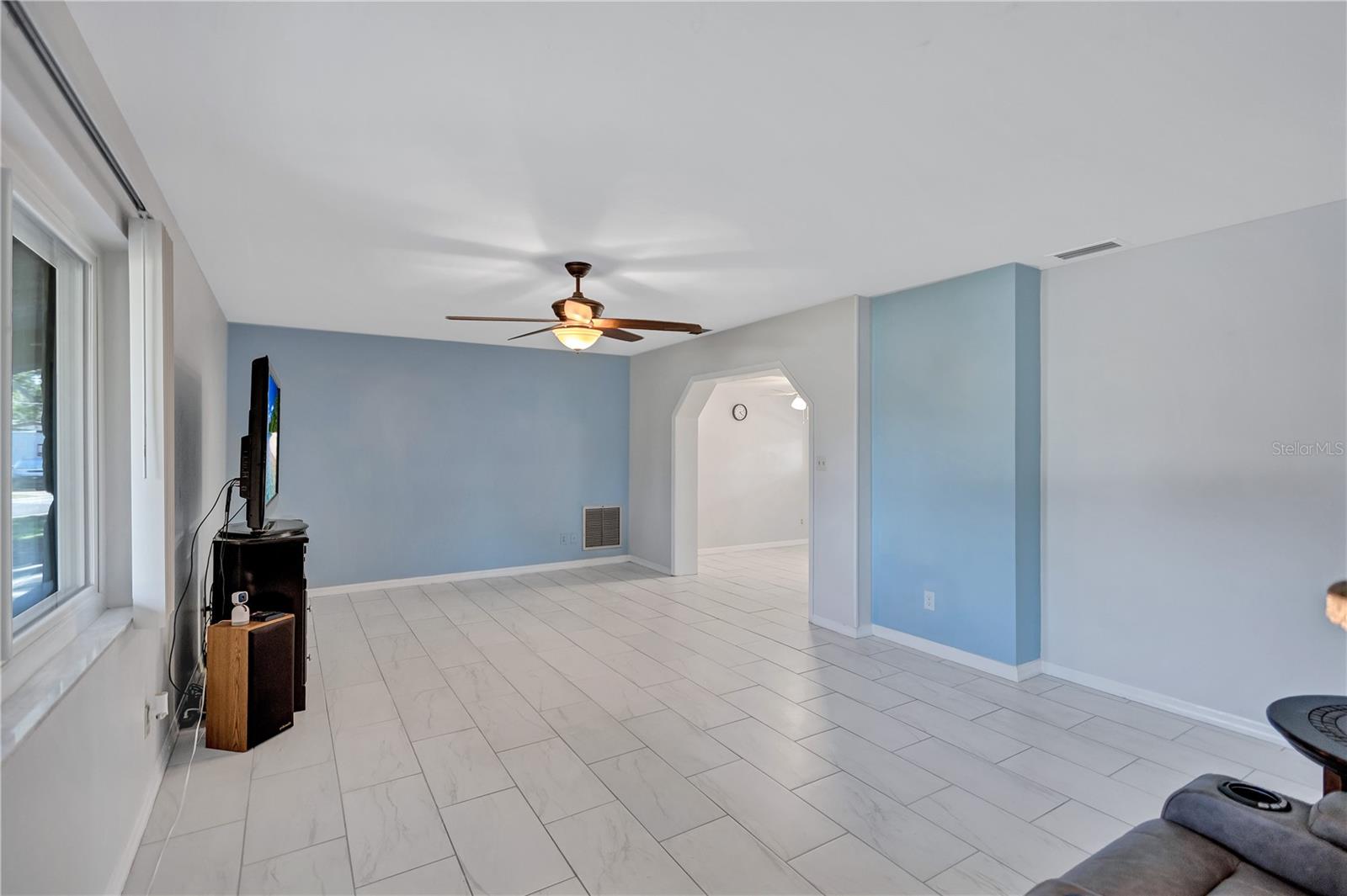 Image 16 of 39 For 6443 34th Avenue N