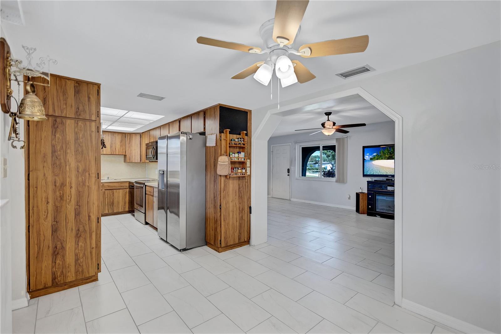 Image 18 of 39 For 6443 34th Avenue N