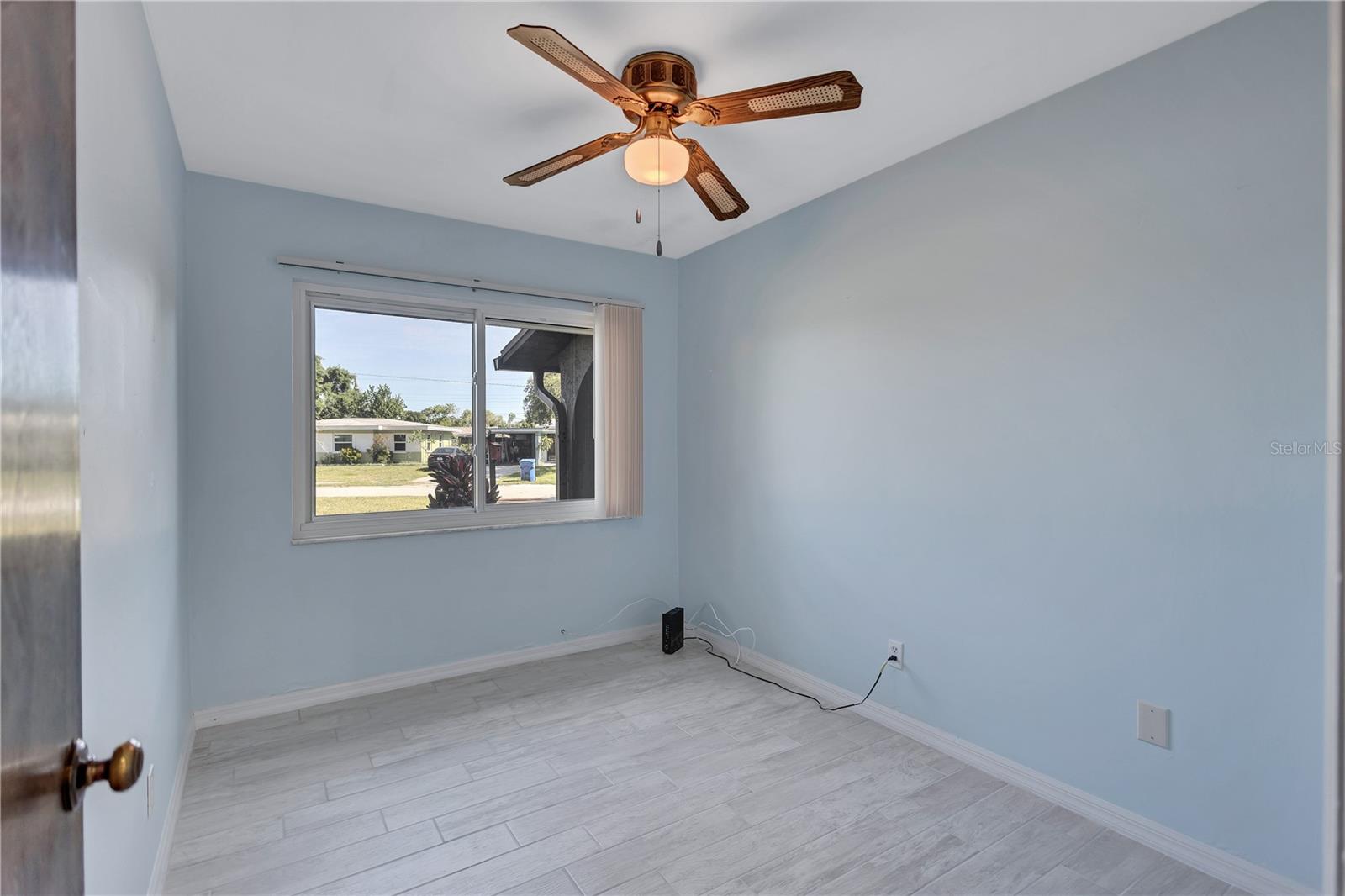Image 25 of 39 For 6443 34th Avenue N