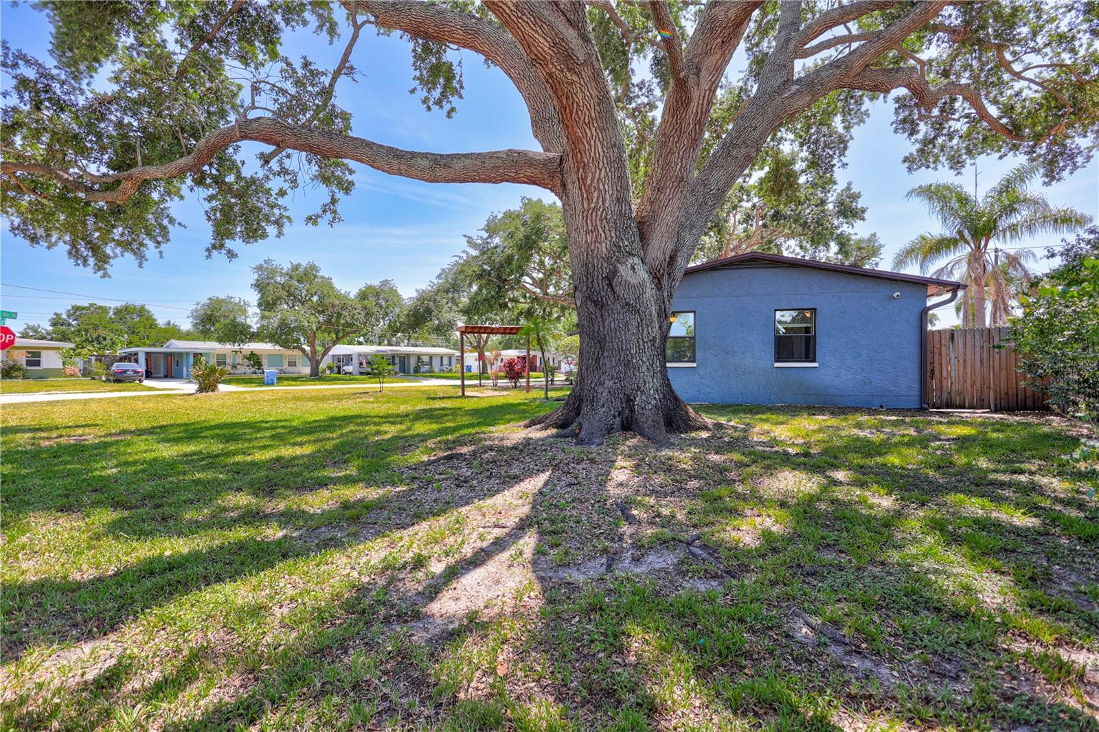 Image 7 of 39 For 6443 34th Avenue N