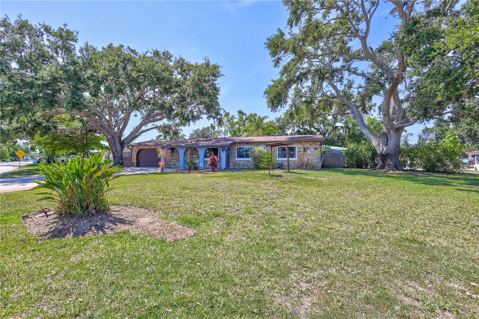 Image 8 of 39 For 6443 34th Avenue N