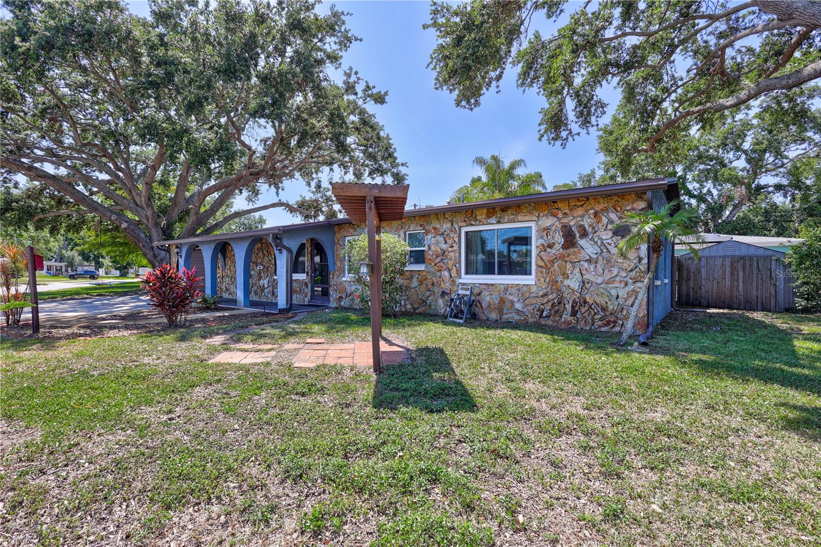 Image 9 of 39 For 6443 34th Avenue N