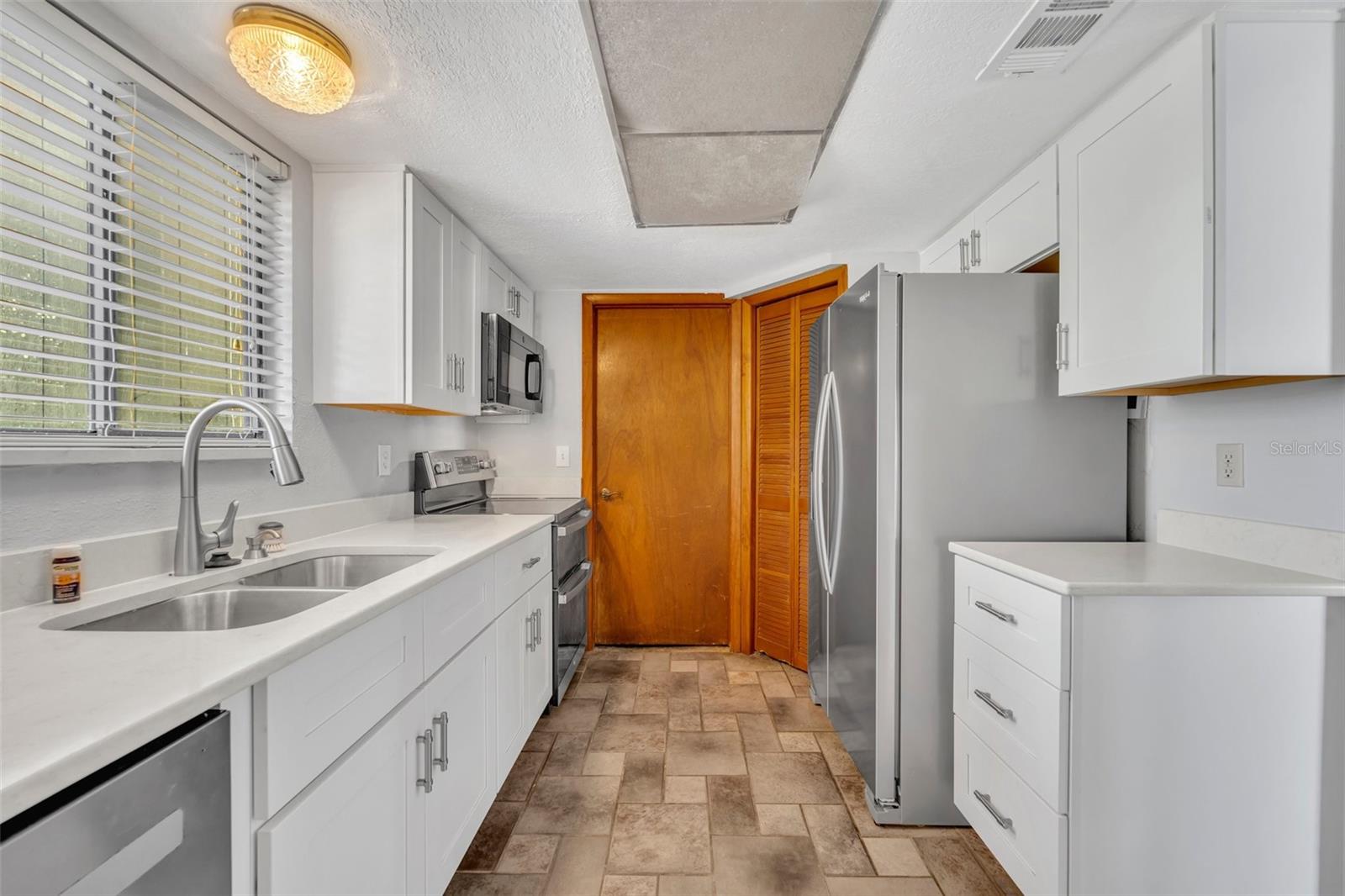 Image 10 of 40 For 2104 Winding Ridge Avenue S