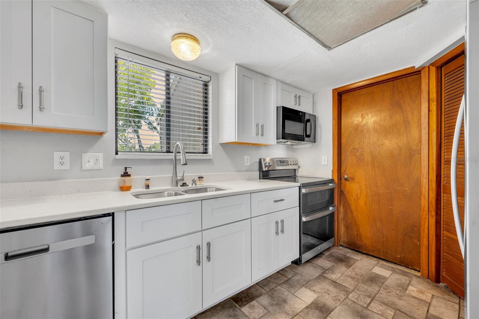Image 11 of 40 For 2104 Winding Ridge Avenue S