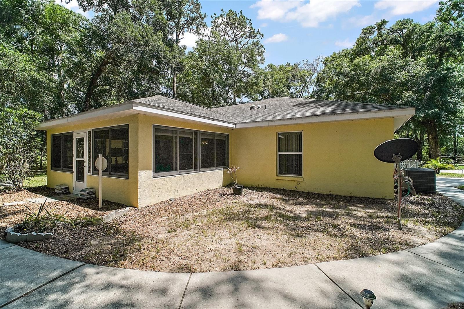 Image 20 of 36 For 11495 71st Terrace Road