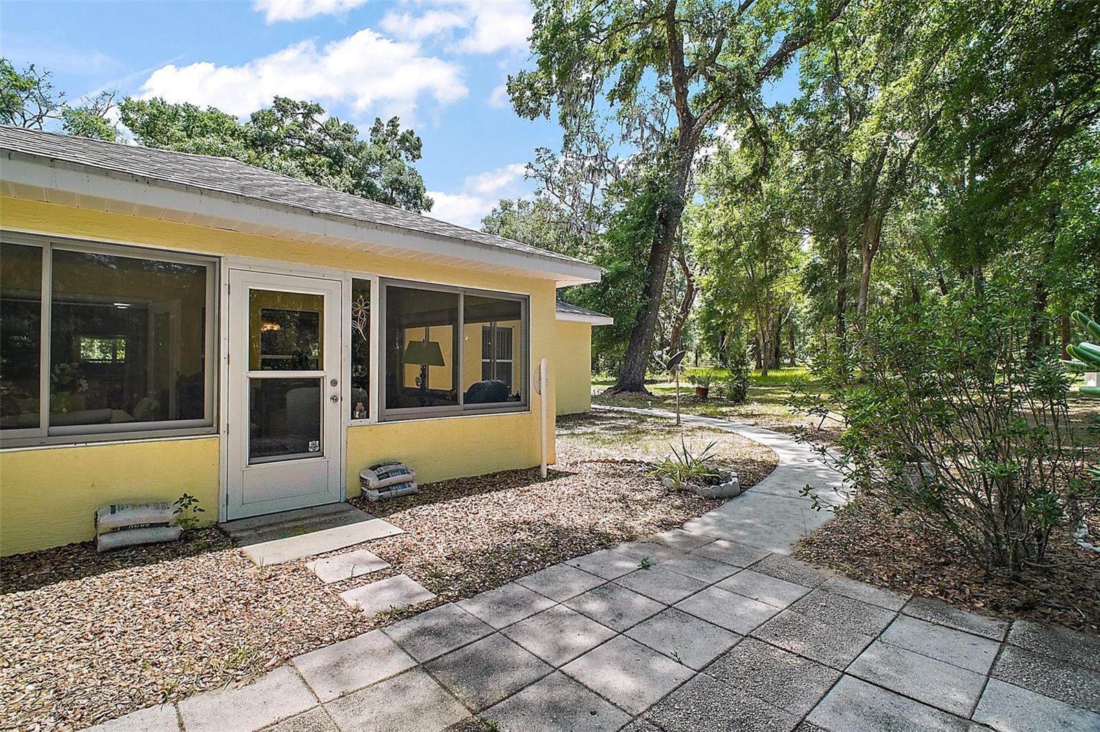 Image 21 of 36 For 11495 71st Terrace Road