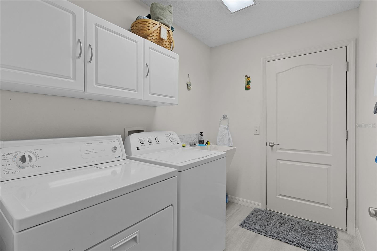 Image 29 of 44 For 2738 Morven Park Way