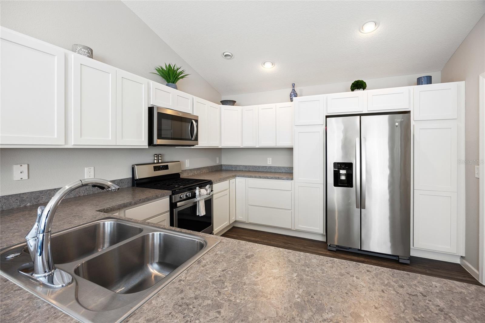 Image 17 of 37 For 2142 Weber Court