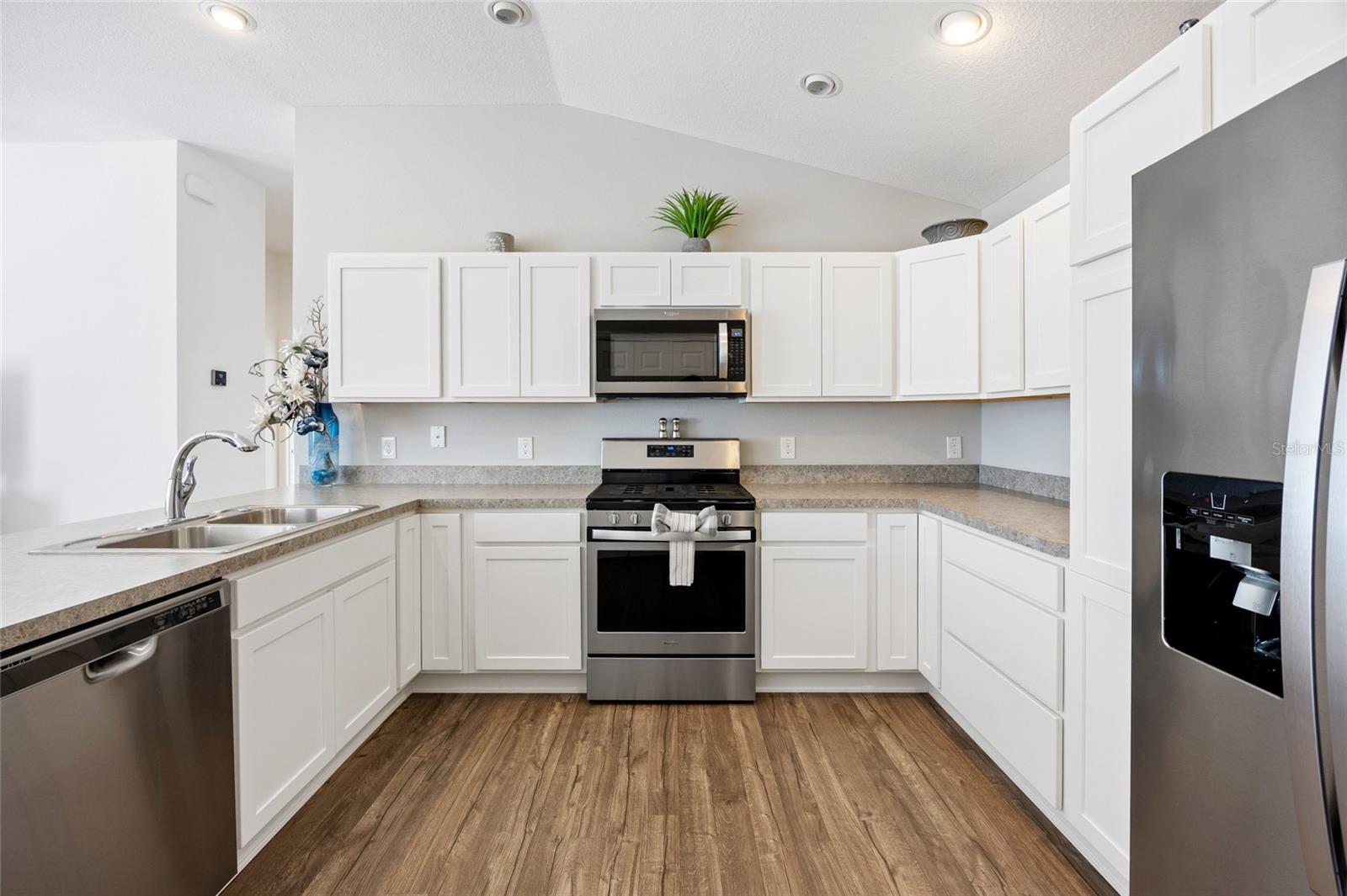 Image 18 of 37 For 2142 Weber Court